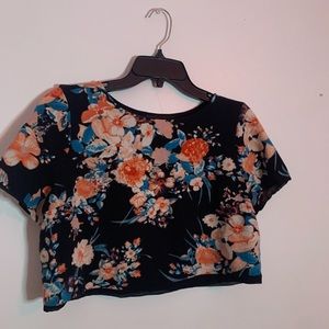 Flower crop tee🌸